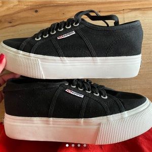 Black platform supergas